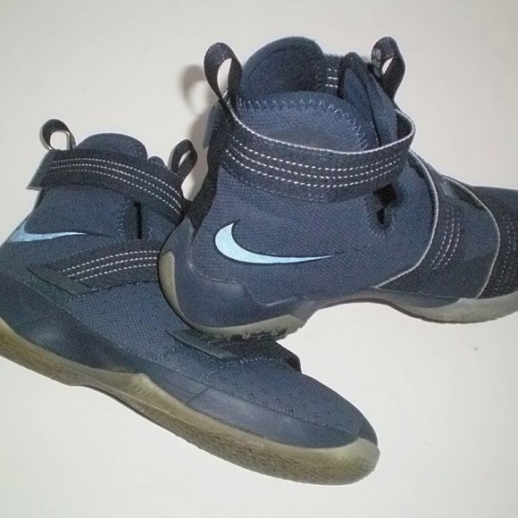 2016 Nike Lebron James Soldier 10 Basketball Shoes Size 6Y - Picture 4 of 6